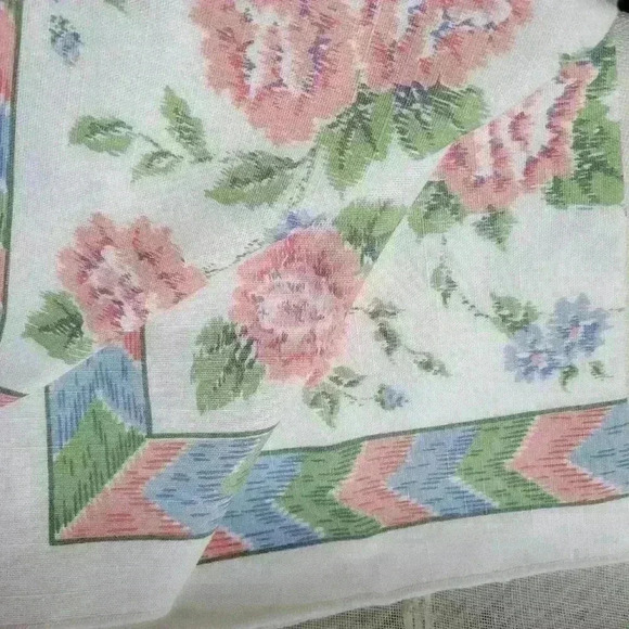 Set of 4-Floral/Chevron Napkins - Picture 4 of 6